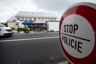 Rakousko ruší kontroly na&nbsp;hranicích s&nbsp;Českem i&nbsp;dalšími státy