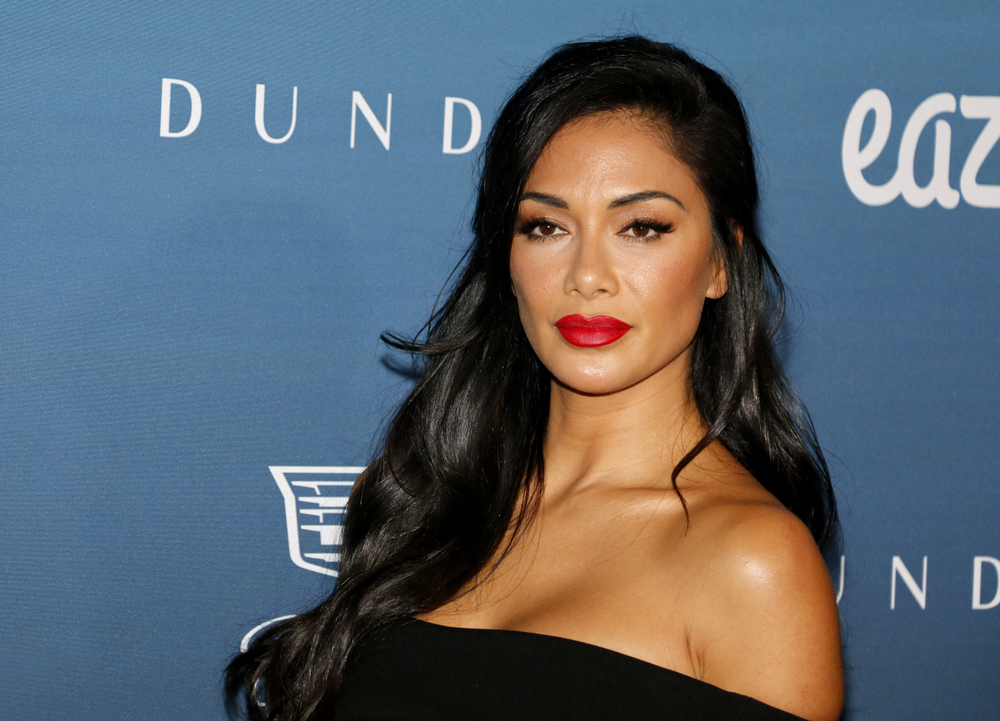 Nicole Scherzinger se podělila o&nbsp;nadpřirozený zážitek. Zpěvačka v&nbsp;kostele zachytila podivné fialové světlo