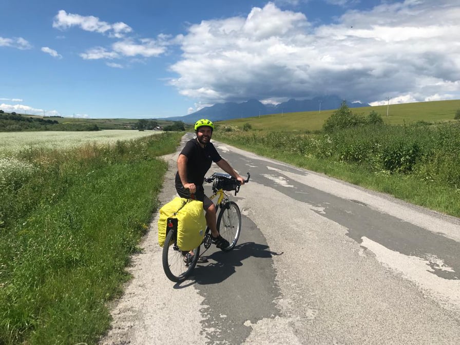 Moderátor Míra Michálek šlape na&nbsp;kole po&nbsp;Slovensku! Mrkněte na&nbsp;jeho zápisky z&nbsp;cest