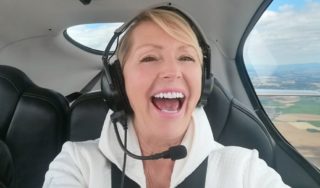 V letadle a&nbsp;ve studiu! Helena Vondráčková prožívá pracovní léto