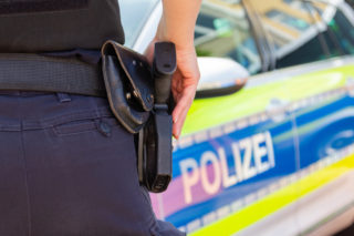 Muž s&nbsp;lukem a&nbsp;šípy v&nbsp;Německu odzbrojil policisty