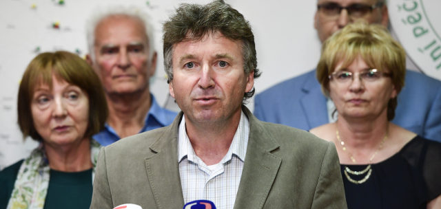Kubek: Žáci, studenti a&nbsp;zaměstnanci provozů by se měli každý týden testovat antigenními testy