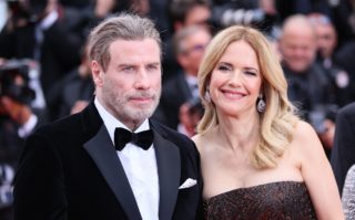 Herec John Travolta vzdal se svou dcerou dojemný hold zesnulé manželce Kelly Preston