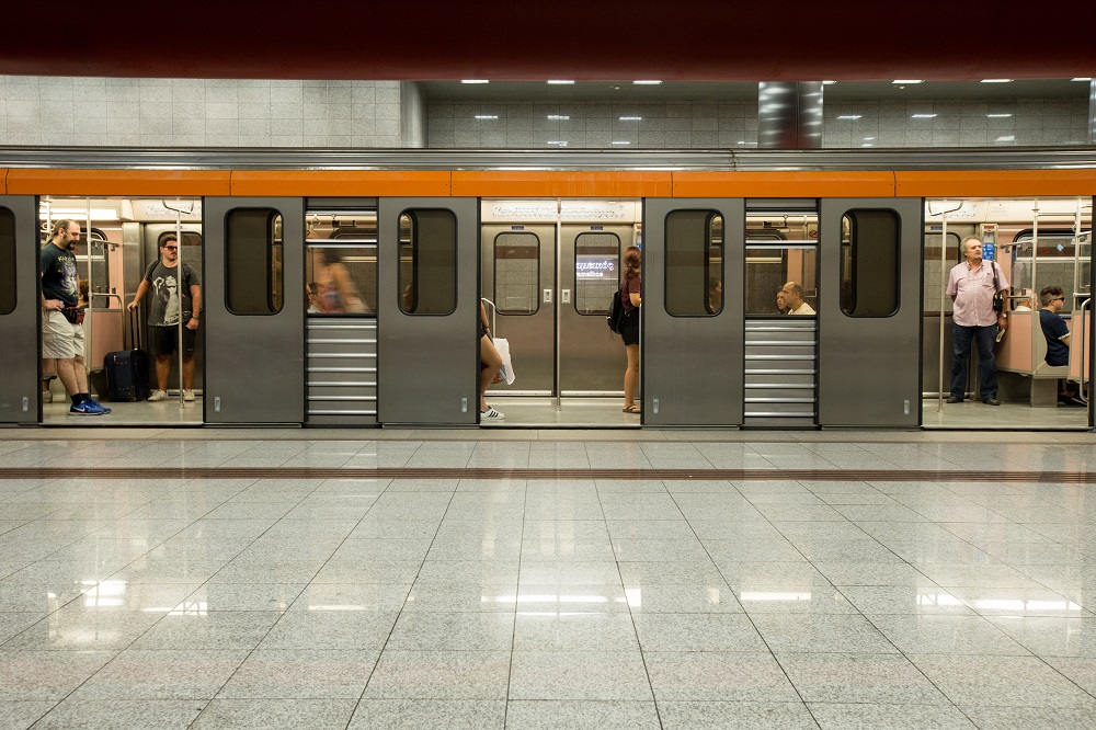 Otrnulo nám? Strážníci řeší v&nbsp;metru denně stovky lidí bez roušky