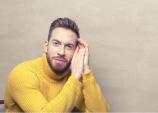 Šediny u&nbsp;mužů jsou trendy, říká kadeřník Tomáš Arsov