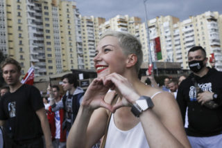 V Minsku byly zatčeny stovky lidí, zmizela jedna z&nbsp;tváří opozice