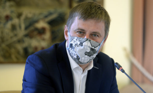 Tomáš Petříček: Doporučujeme, aby lidé byli opatrní, obezřetní a&nbsp;při&nbsp;cestování dodržovali jasně nastavená hygienická pravidla