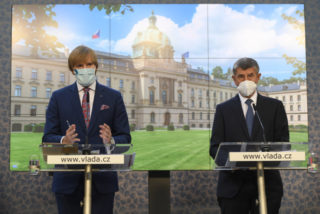 Karanténa nebude nutná, když nakažený i&nbsp;kontakt budou mít roušky
