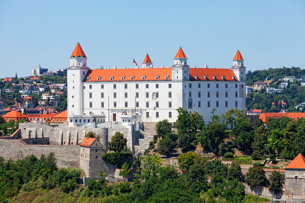 Slovensko kvůli koronaviru výrazně zpřísňuje omezení