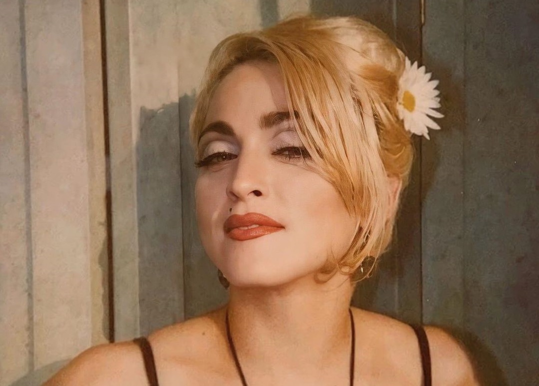 Osvědčená propagace: Madonna lákala na chystaný dokument ukazováním kalhotek