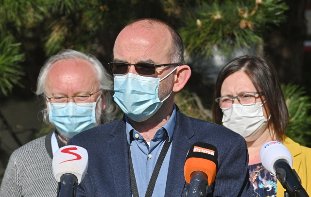 Blatný představil nový systém. Opatření se budou řídit podle rizikového skóre