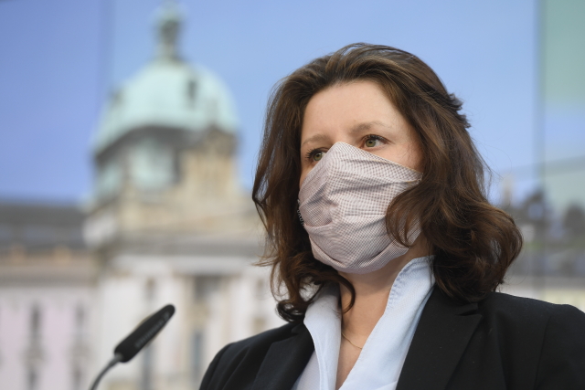 Ministryně práce Maláčová se nakazila koronavirem, nemoc má mírný průběh