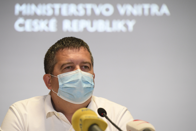 Hamáček: ČSSD po&nbsp;dobu nouzového stavu ve vládě zůstane