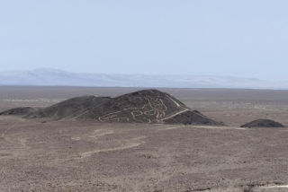 Archeologové na&nbsp;peruánské planině Nazca odkryli obrazec kočky