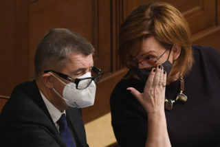 Sněmovna schválila jednorázový příspěvek 5000&nbsp;Kč pro&nbsp;důchodce