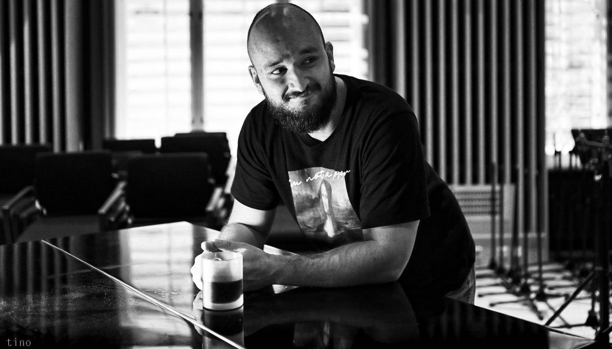 Pokáč se bude ženit! Přítelkyni o&nbsp;ruku požádal pod stromečkem