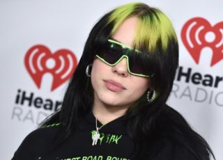 Novinář se drsně opřel do zpěvačky Billie Eilish kvůli postavě. Fanoušci se jí zastali