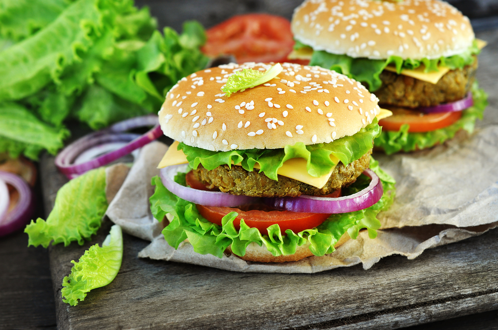 Europoslanci berou na&nbsp;milost veggie burgery, název měnit nemusí