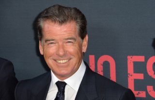 Herec Pierce Brosnan prodává vilu: Má čtrnáct koupelen, nebo bazén s&nbsp;vodopádem