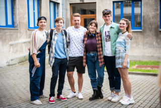 Zpěvák bojuje novým singlem proti šikaně. Hlavní roli si zahrála Anna Čtvrtníčková