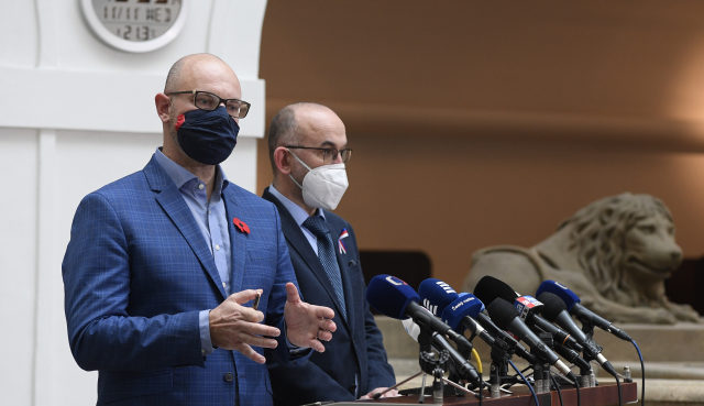 Školy budou podle ministra školství fungovat jako dosud i bez nouzového stavu