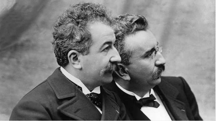 Před 125 lety předvedli světu bratři Lumierové první kinematograf