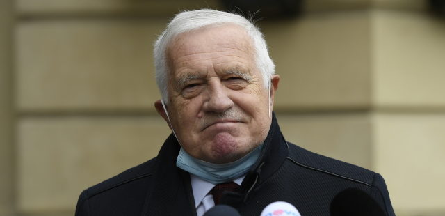 Klaus byl hodinu v&nbsp;restauraci bez roušky, prý potřeboval na&nbsp;záchod