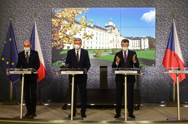 Co všechno se změní? Vláda na&nbsp;tiskové konferenci představila nová opatření