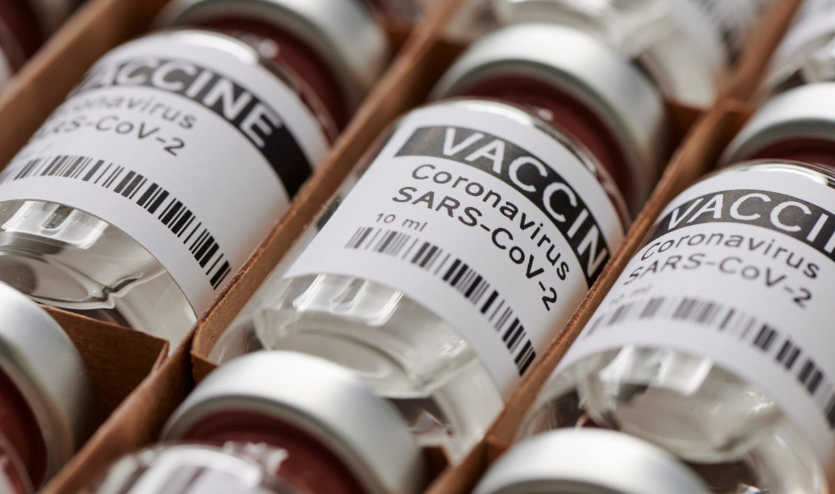 Mladí praktici kritizují to, že vakcíny leží ve skladech. Premiérovi nabídli pomoc s&nbsp;distribucí