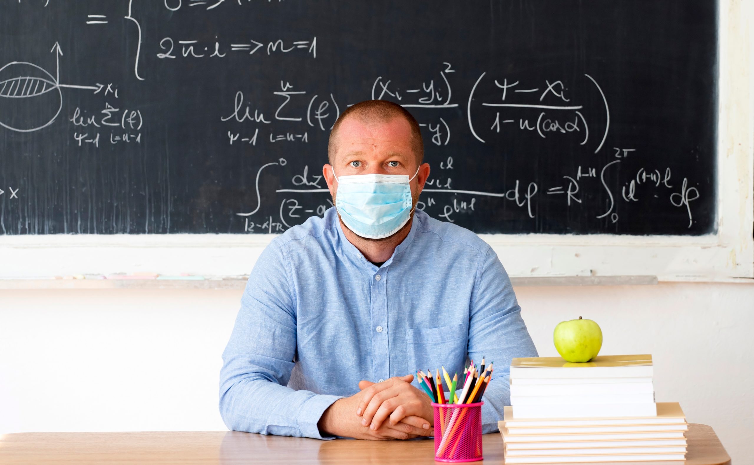 Mezi prioritními skupinami pro&nbsp;očkování budou všichni učitelé