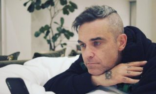 Smutná dovolená: Robbie Williams musí kvůli koronaviru zůstat v&nbsp;karanténě