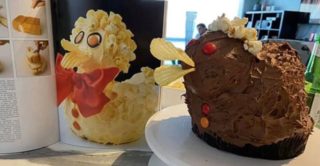 Holčička si k&nbsp;narozeninám přála dort ve tvaru kachny. Maminčino dílo baví internet