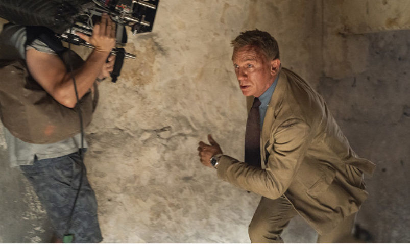 Některé scény se v&nbsp;nové bondovce budou muset přetočit! Agent 007 nesmí propagovat staré produkty