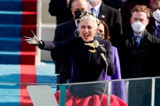Lady Gaga zaujímá veřejnost extravagancí i&nbsp;hudebním talentem