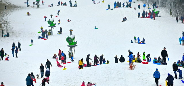 Ski areálům došla trpělivost: Odpadků a neukázněných návštěvníků mají dost
