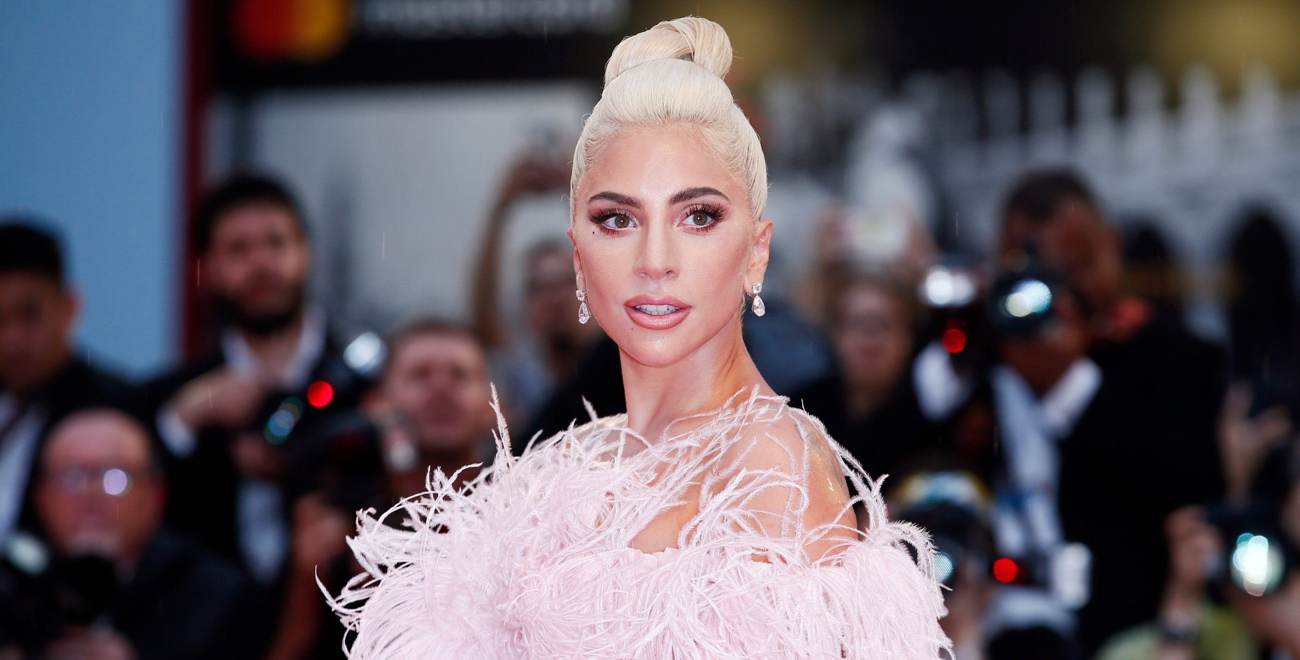 Hymnu na inauguraci Bidena zazpívá Lady Gaga, vystoupí i Jennifer Lopez
