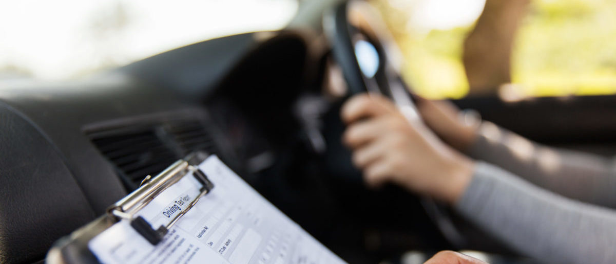 Největší smolař v&nbsp;dějinách autoškoly. Angličan splnil test až na&nbsp;158.&nbsp;pokus