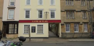 Hospoda, kde chodil na&nbsp;pivo autor Pána prstenů, po&nbsp;více než 450 letech zkrachovala