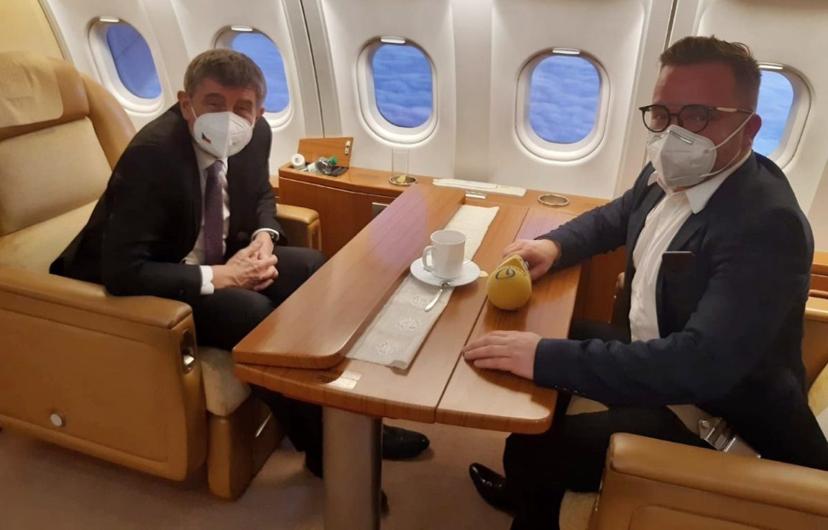 Zapomeňme na&nbsp;geopolitické záležitosti, jde o&nbsp;životy občanů! Premiér Babiš promluvil o&nbsp;ruské a&nbsp;čínské vakcíně