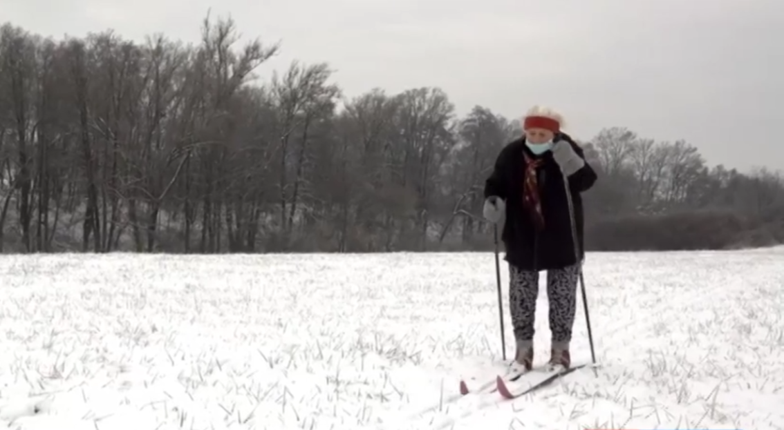 Seniorka (92) vyráží pravidelně na běžky: Můj život běží, jako by tady covid nebyl. Jsem otužilá a ledacos nechytnu