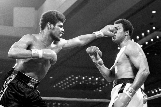Zemřel boxer Spinks, olympijský vítěz a Aliho přemožitel