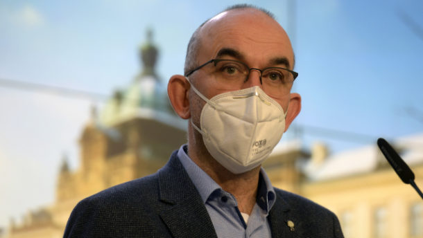Jan Blatný: Snažíme se, aby nová nařízení nikomu nezabránila dojít si nakoupit. Proto je tam výjimka dvojité roušky