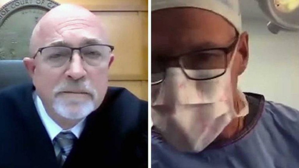 Multitasking v&nbsp;době koronaviru? Chirurg chtěl operovat během toho, co se virtuálně účastnil soudu