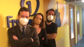 Zeman a&nbsp;Babiš přebírají rádio: Od 1.&nbsp;4.&nbsp;jsou všechna média povinna plně spolupracovat s&nbsp;orgány vlády