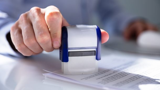 Soudní znalec Jiří Závora: Žádný člověk se nepodepíše dvakrát stejně. Když vyřešíme případ, je to jako dát gól