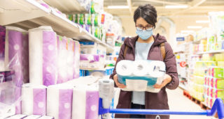 Hrozí nedostatek toaletního papíru: Lidé se jím zásobí a&nbsp;panicky ho skupují, tvrdí distributoři