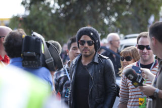 Táhne mu na&nbsp;60, do kapsy ale strčí kdekterého mladíčka: Lenny Kravitz ukázal sexy postavu