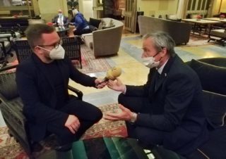 Martin Stropnický z&nbsp;Izraele: V&nbsp;noci jsem byl čtyřikrát v&nbsp;krytu! Manželku uklidňuji přes SMS