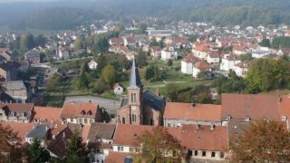 Facebook zablokoval stránku francouzského městečka: Považoval jeho název za nadávku