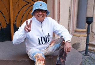 Senior, který boří hranice! V&nbsp;75 letech je nejstylovějším dědou na&nbsp;sociální síti